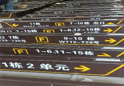 凭祥县广告标识中，常见的几种安装方式。